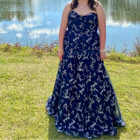 Plus size formal Ball gown Prom dress - Picture 1 of 8